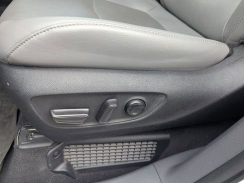 Used 2024 Toyota Sienna Limited FWD image 27