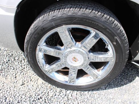 Used 2013 Cadillac Escalade ESV Luxury AWD/4WD image 27