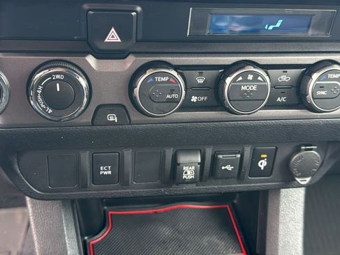 Certified 2022 Toyota Tacoma TRD Off-Road image 17