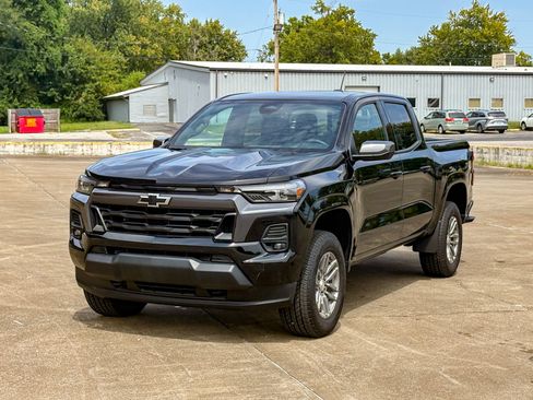 Used 2024 Chevrolet Colorado LT w/ LT Convenience Package III AWD/4WD image 5