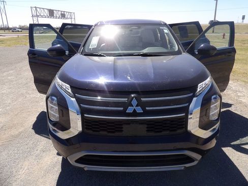 Used 2025 Mitsubishi Outlander SE image 28