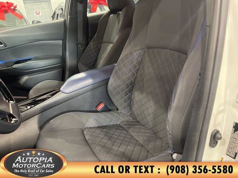 Used 2021 Toyota C-HR XLE image 10