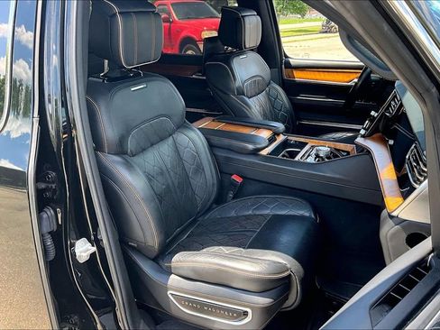 Used 2022 Jeep Grand Wagoneer Series III w/ Rear-Seat Entertainment Group AWD/4WD image 7