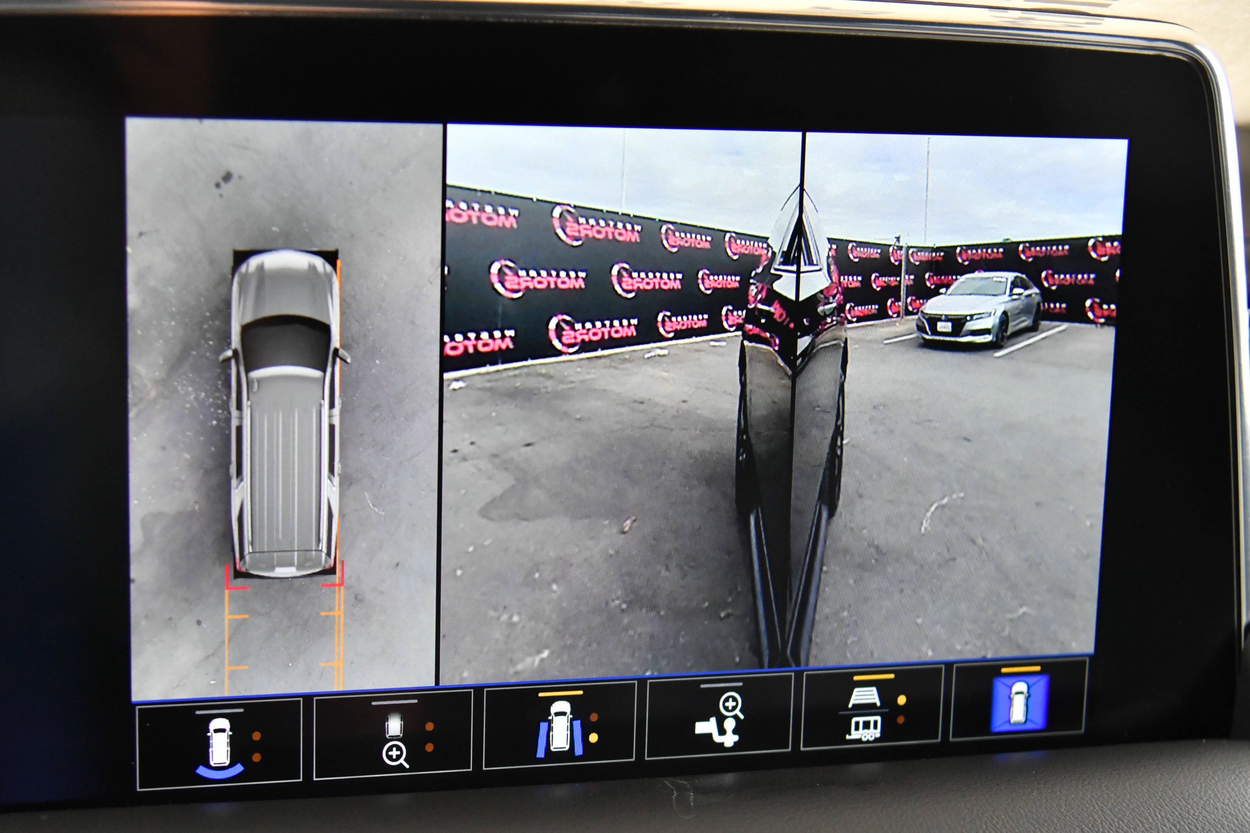 Used 2023 Chevrolet Suburban RST w/ Luxury Package AWD/4WD image 24