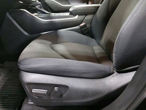 Used 2023 Toyota Highlander LE image 30