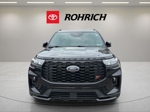 Used 2025 Ford Explorer ST w/ Sun And Sound Package AWD/4WD image 2