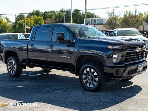 Used 2024 Chevrolet Silverado 2500 Custom w/ Custom Convenience Package image 3