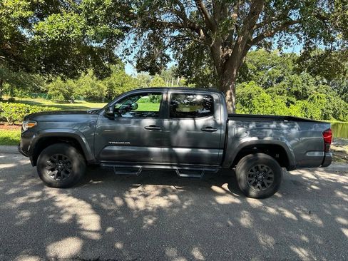 Used 2022 Toyota Tacoma SR5 w/ Technology Package RWD image 3