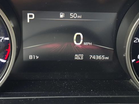Used 2024 Kia Carnival LX FWD image 12