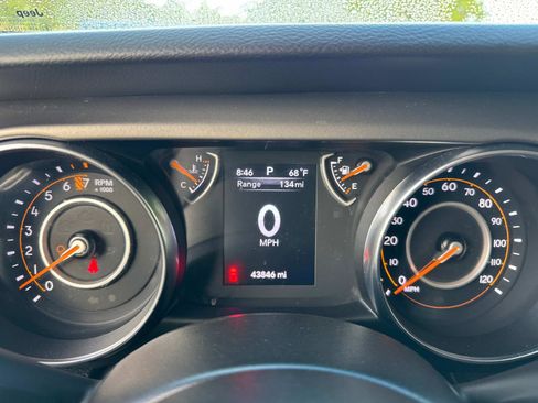 Certified 2022 Jeep Gladiator Sport image 30