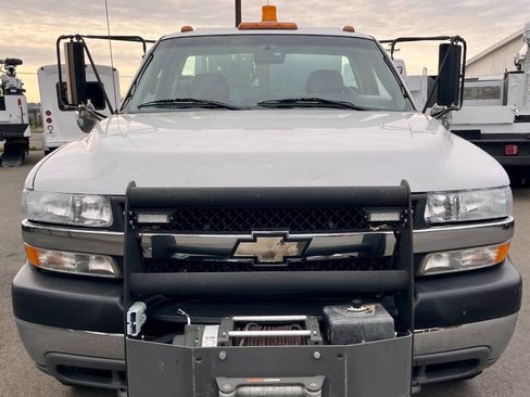 Used 2001 Chevrolet Silverado 3500 4x4 Regular Cab w/ Provisions For Wrecker Pkg image 2
