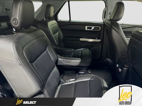 Used 2020 Ford Explorer XLT w/ Equipment Group 202A AWD/4WD image 30