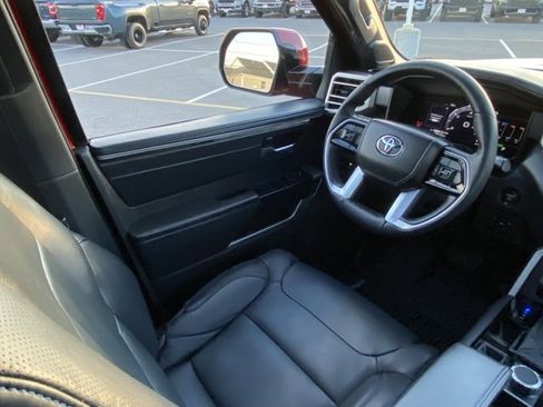 Used 2025 Toyota Sequoia Platinum image 27