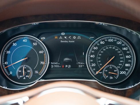 Used 2017 Bentley Bentayga image 17