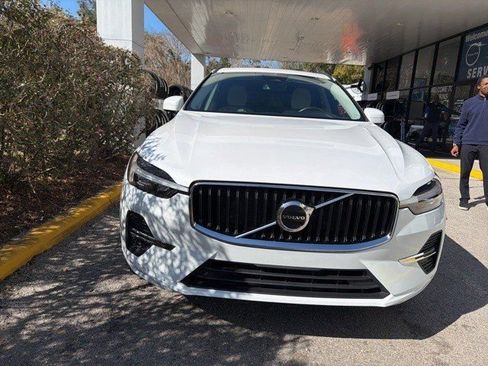 Used 2022 Volvo XC60 B5 Momentum w/ Climate Package image 2