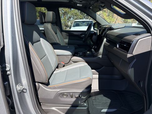 Used 2025 GMC Yukon XL AT4 w/ AT4 Premium Plus Package AWD/4WD image 35