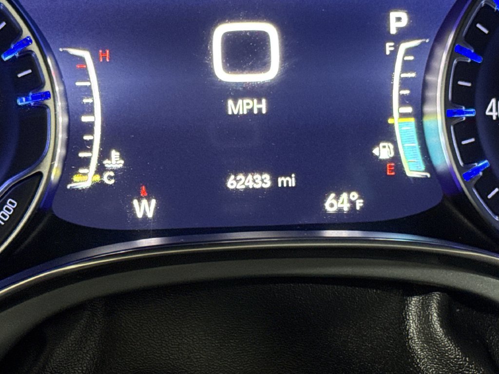 Used 2025 Chrysler Pacifica Limited FWD image 13