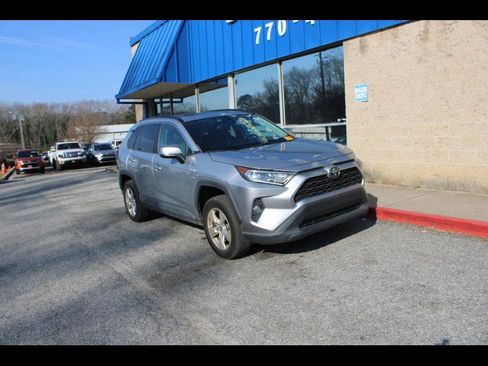 Used 2021 Toyota RAV4 XLE w/ Convenience Package image 1