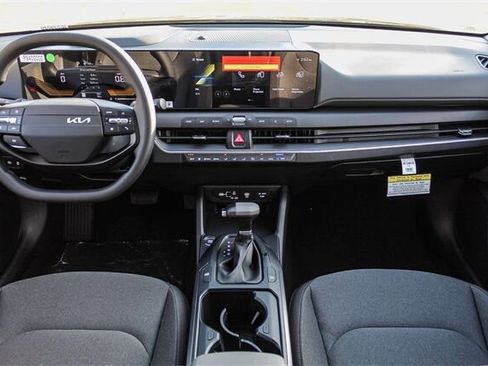 New 2025 Kia K4 LXS image 12