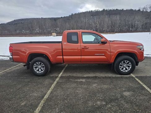 Used 2017 Toyota Tacoma SR5 image 14