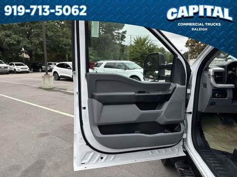 New 2025 Ford F550 4x4 Crew Cab image 21