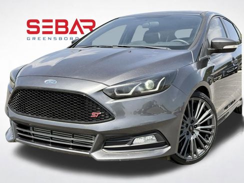 Used 2018 Ford Focus ST FWD image 3