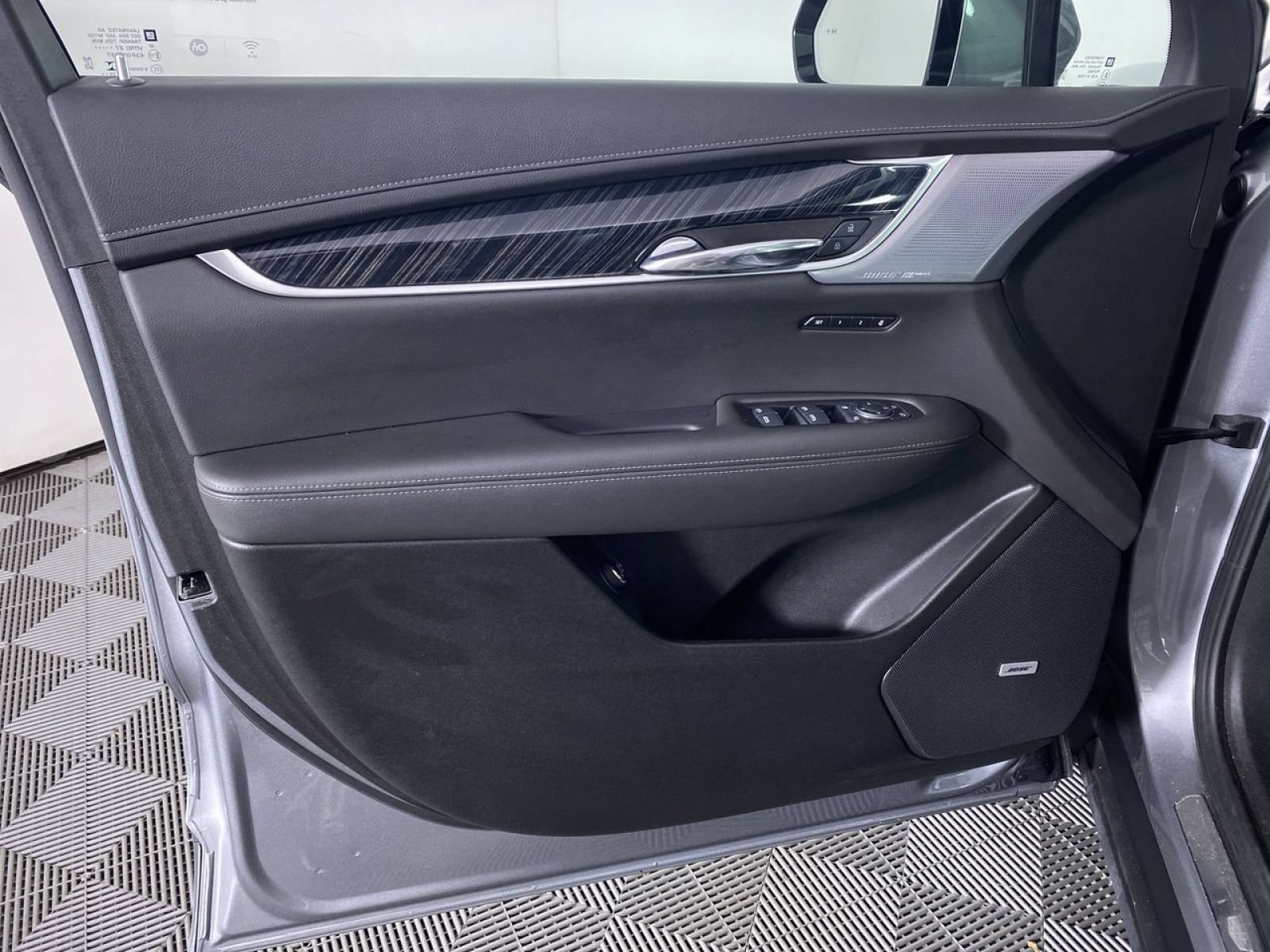 Certified 2025 Cadillac XT6 Premium Luxury FWD image 13