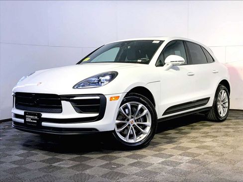 Certified 2025 Porsche Macan image 1