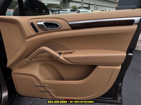 Used 2014 Porsche Cayenne S AWD/4WD image 25