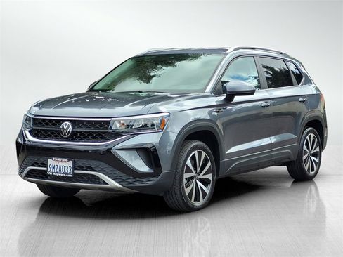 Used 2024 Volkswagen Taos SE image 8