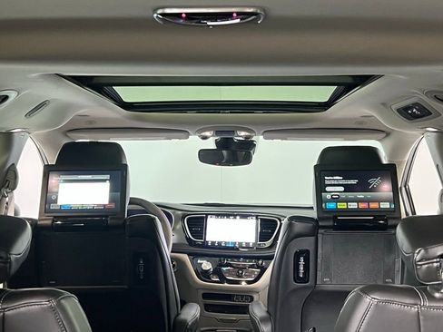 Used 2023 Chrysler Pacifica Touring-L w/ Uconnect Theater Family Group image 25