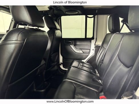 Used 2013 Jeep Wrangler Unlimited Rubicon image 30