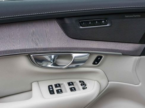 New 2026 Volvo XC90 T8 Ultra image 32