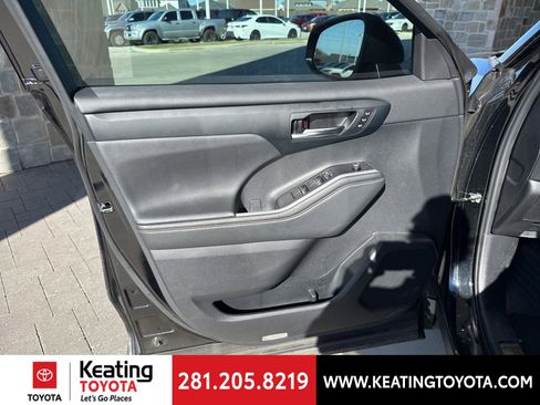 Certified 2023 Toyota Highlander Bronze Edition image 17