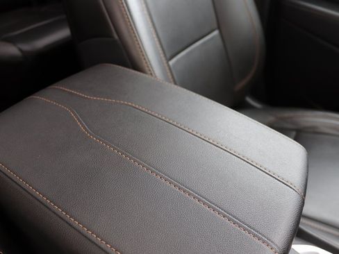 Used 2020 Chevrolet Traverse RS image 31