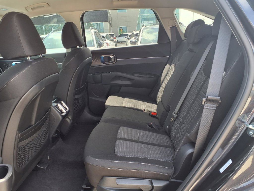 Certified 2026 Kia Sorento LX FWD image 13