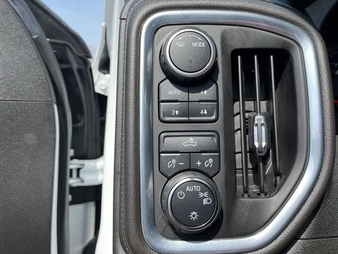 Used 2022 Chevrolet Silverado 1500 LT AWD/4WD image 20