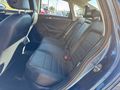 Used 2021 Volkswagen Jetta SE w/ SE Cold Weather Package image 27