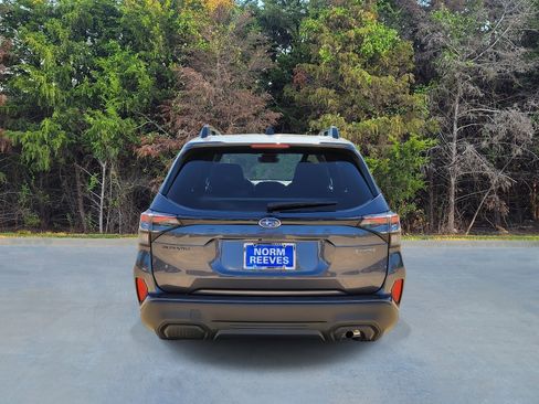 Used 2025 Subaru Forester Premium image 17