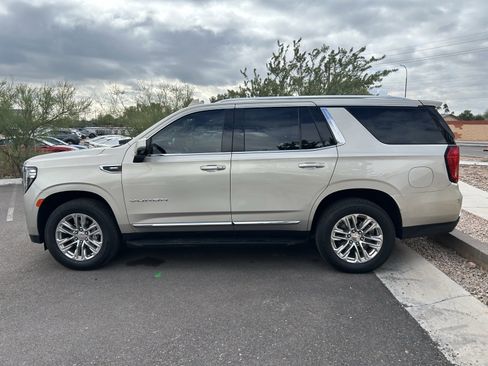 Used 2022 GMC Yukon SLT w/ SLT Premium Package image 6