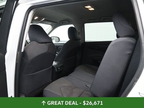 Used 2023 Toyota Highlander LE image 31