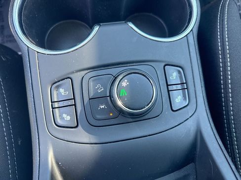 Used 2024 GMC Terrain SLE w/ Driver Convenience Package FWD image 14