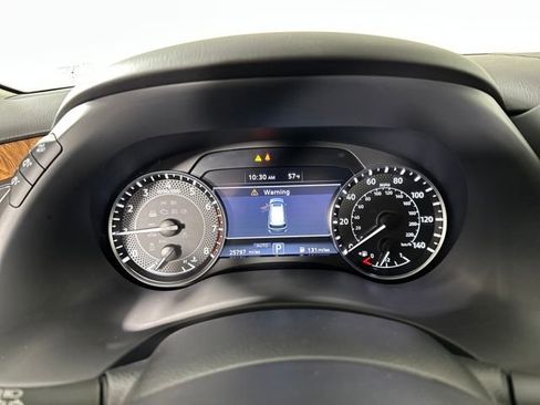 Used 2024 Nissan Armada SL w/ Captain's Chairs Package image 17