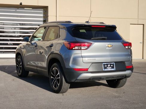 Used 2025 Chevrolet TrailBlazer LT image 3