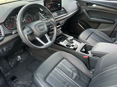 Used 2023 Audi Q5 2.0T Premium w/ Convenience Package image 9