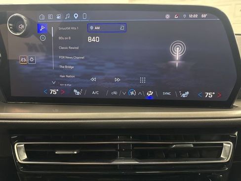 Used 2026 Chevrolet Traverse LT image 16