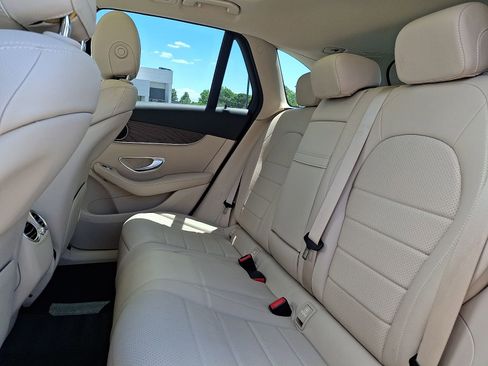 Used 2020 Mercedes-Benz GLC 300 4MATIC image 10