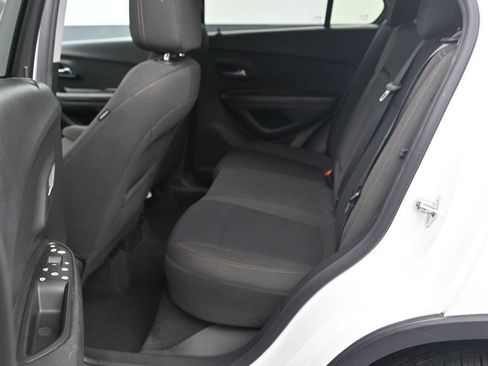 Used 2022 Chevrolet Trax LS w/ Tint and Cruise Package AWD/4WD image 14