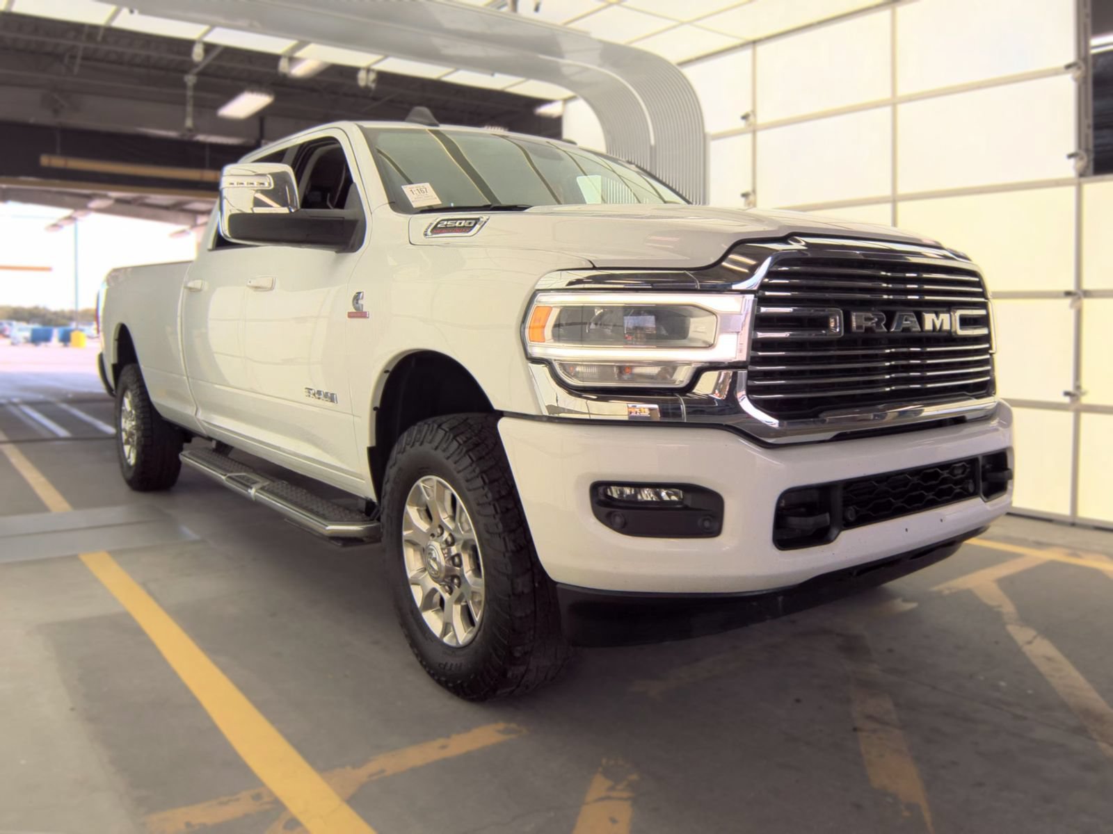 Used 2024 RAM 2500 Laramie AWD/4WD image 2