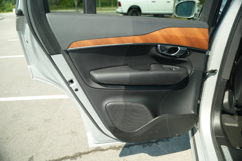 Used 2023 Volvo XC90 B5 Plus w/ Protection Package AWD/4WD image 19